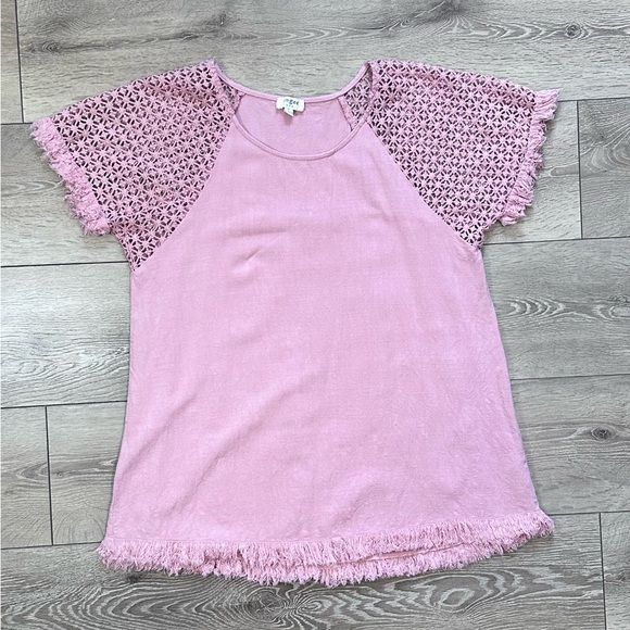 Umgee Crochet Sleeve Fringe Linen Blend Top - Picture 4 of 14